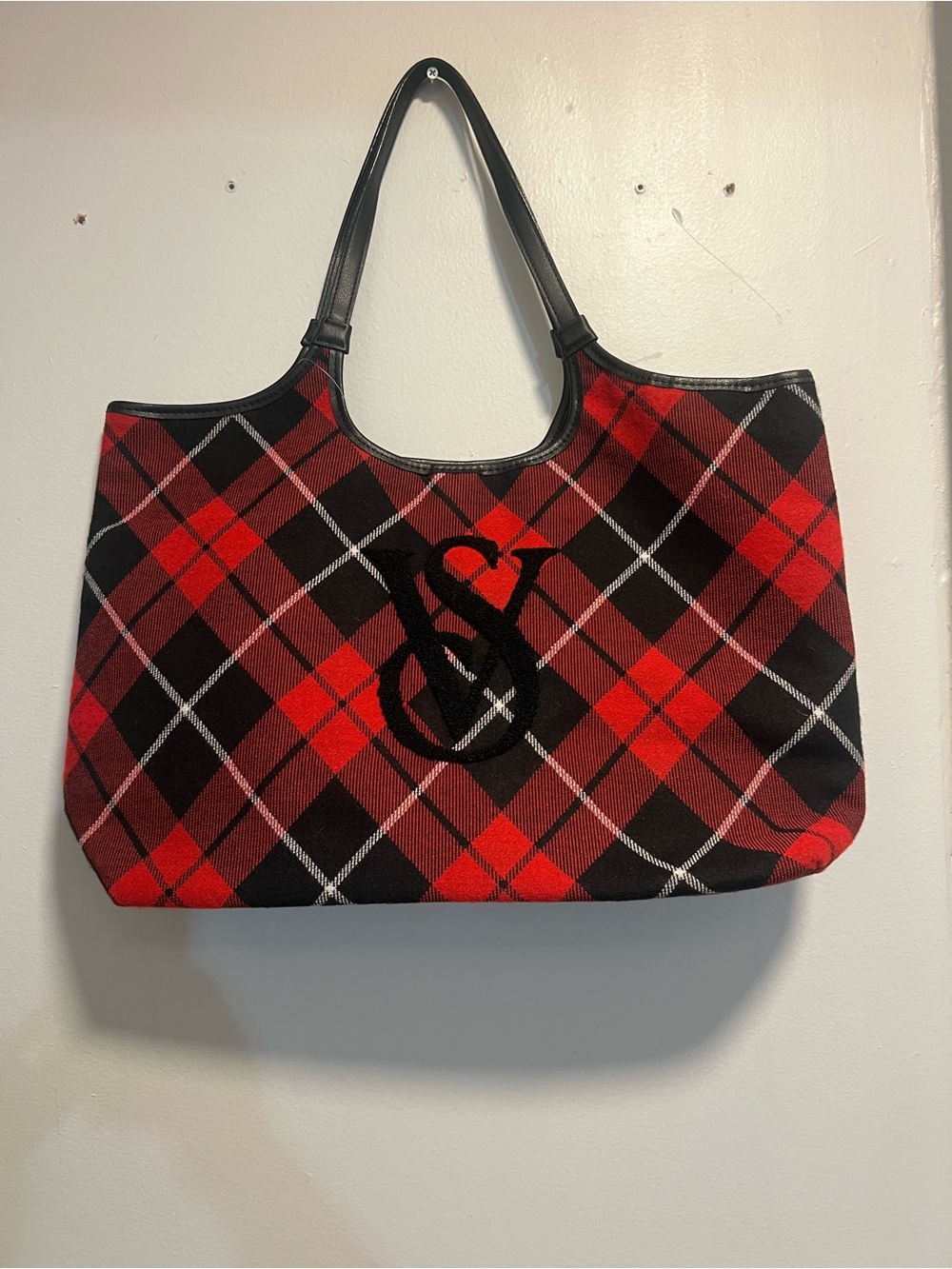 Victoria Secret Red Black Tartan Plaid Tote Bag magnetic snap lock new